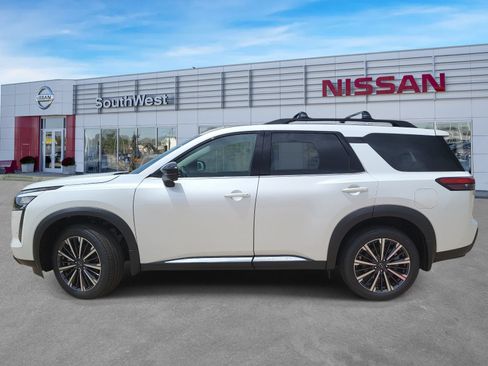 New 2026 Nissan Pathfinder Platinum FWD image 8