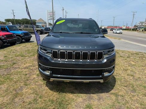 Used 2025 Jeep Wagoneer Series III w/ Premium Group I AWD/4WD image 2