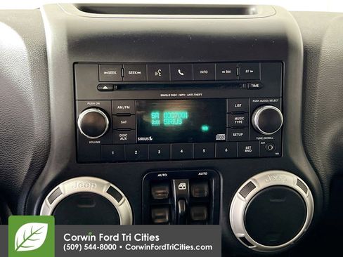 Used 2016 Jeep Wrangler Unlimited Rubicon w/ Connectivity Group image 19