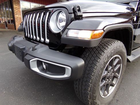 Used 2023 Jeep Gladiator Overland w/ Cold Weather Group image 3