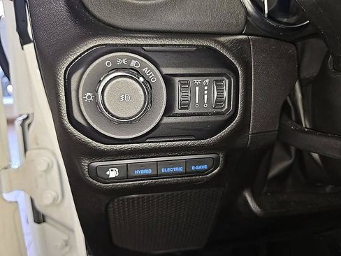 Used 2022 Jeep Wrangler Unlimited Rubicon 4xe w/ Cold Weather Group AWD/4WD image 15