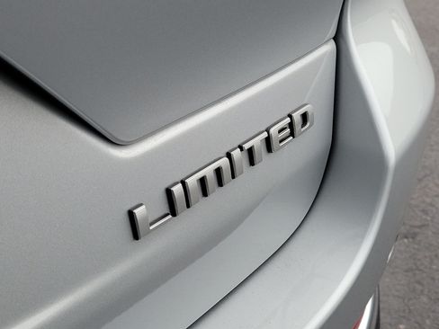 Used 2025 Jeep Grand Cherokee Limited RWD image 5