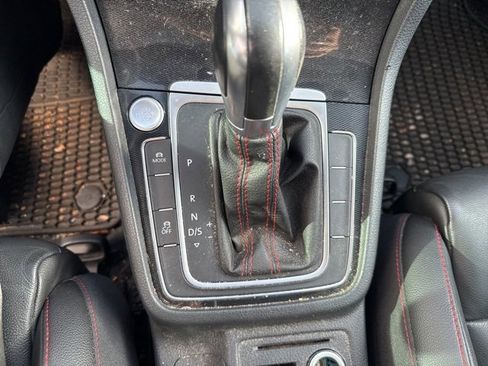 Used 2017 Volkswagen GTI SE image 15