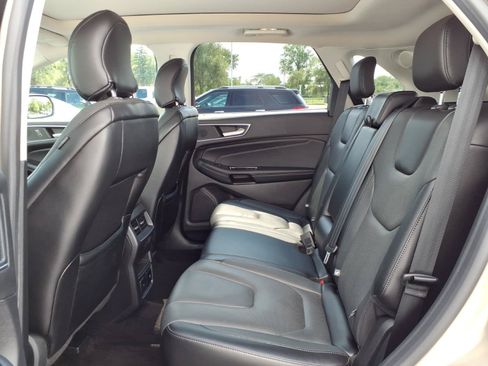 Used 2018 Ford Edge Titanium w/ Equipment Group 301A AWD/4WD image 9