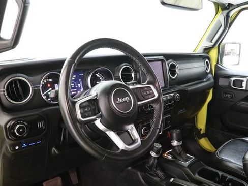 Used 2023 Jeep Wrangler Unlimited Sahara w/ Cold Weather Group AWD/4WD image 17
