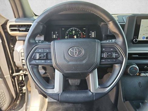 Used 2025 Toyota 4Runner SR5 AWD/4WD image 13
