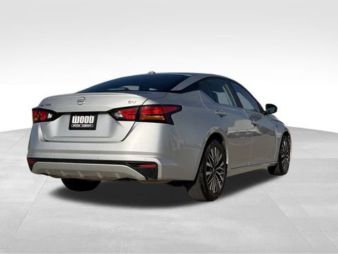 Used 2024 Nissan Altima 2.5 SV image 3