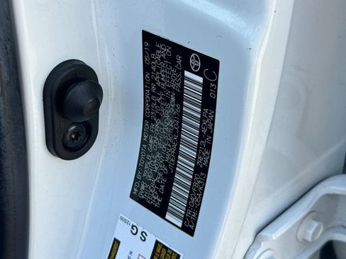 Used 2020 Toyota Corolla LE image 25