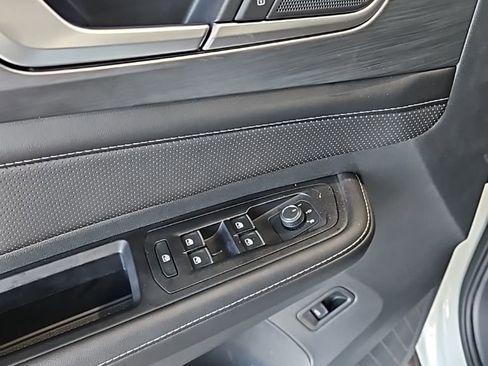 Used 2025 Volkswagen Atlas Cross Sport SE image 27