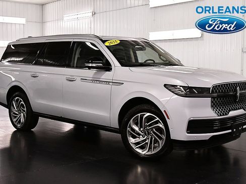 Used 2025 Lincoln Navigator L Reserve AWD/4WD image 1