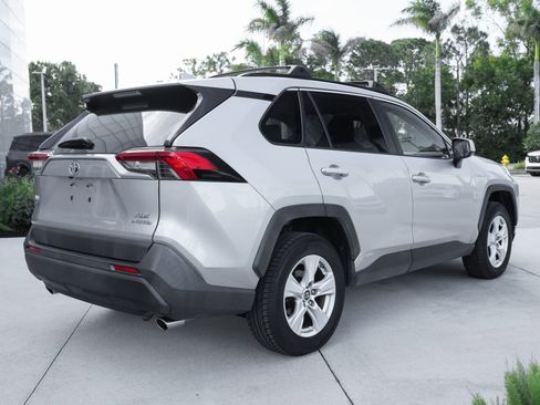 Used 2019 Toyota RAV4 XLE AWD/4WD image 9