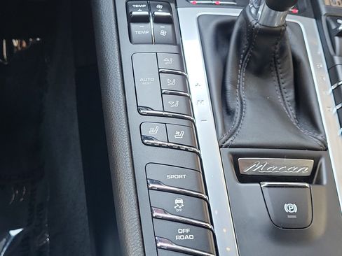 Certified 2019 Porsche Macan S AWD/4WD image 39