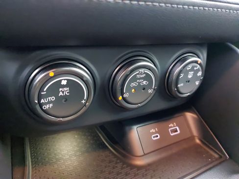 Used 2024 Nissan Z Performance w/ Floor Mat Package image 19