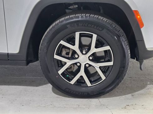 Certified 2024 Jeep Grand Cherokee L Limited AWD/4WD image 22