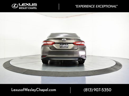 Used 2018 Toyota Camry XLE image 7