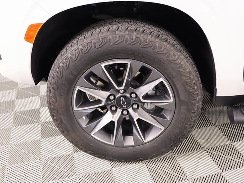 Used 2024 Chevrolet Tahoe Z71 w/ Luxury Package image 21