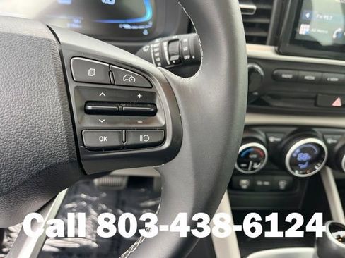 Used 2024 Hyundai Venue SEL FWD image 21