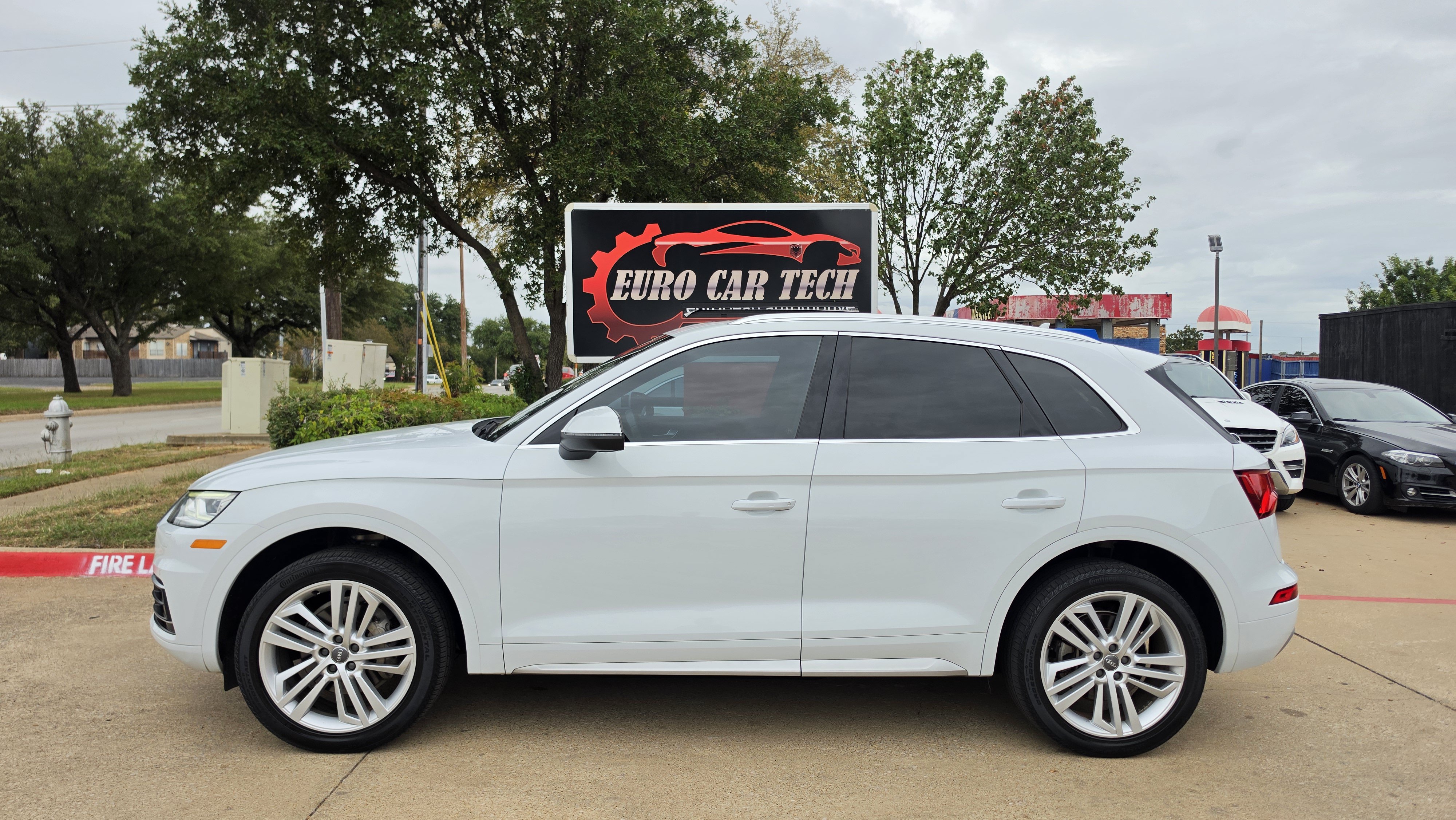 Used 2019 Audi Q5 2.0T Premium Plus w/ Premium Plus Package AWD/4WD image 2