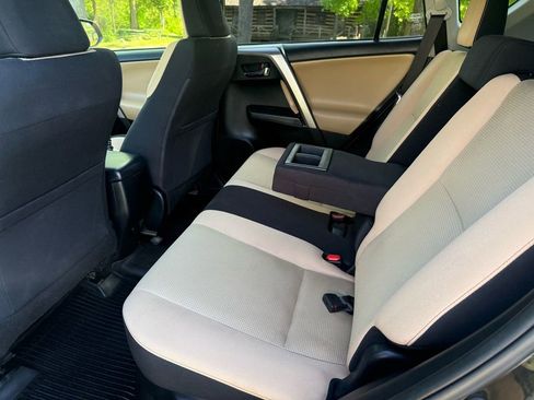 Used 2018 Toyota RAV4 XLE AWD/4WD image 30