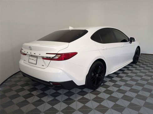 Certified 2025 Toyota Camry SE FWD image 5