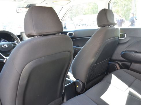 Used 2022 Hyundai Venue SE image 15