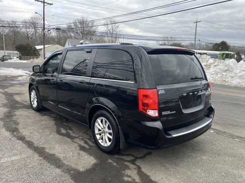 Used 2018 Dodge Grand Caravan SXT image 9