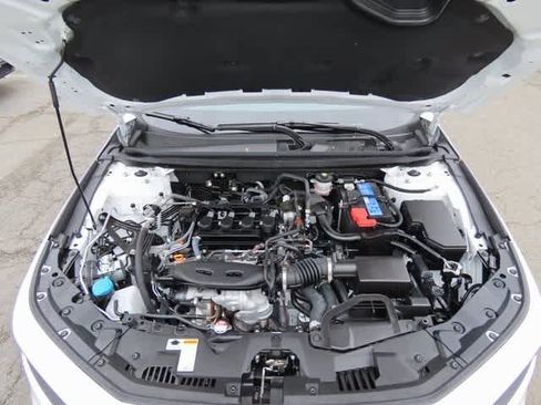 Certified 2025 Honda Accord SE image 9