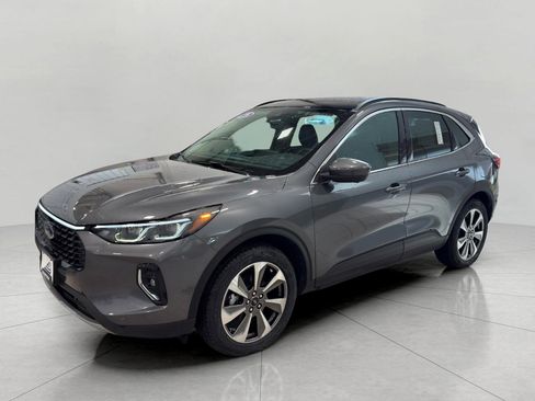 Used 2023 Ford Escape Platinum w/ Class II Trailer Tow Package image 3