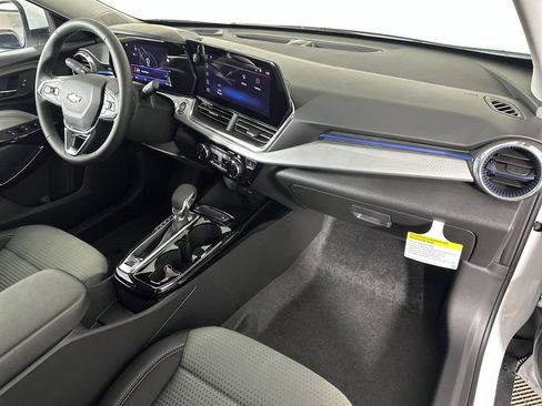 New 2026 Chevrolet Trax LT w/ LT Convenience Package FWD image 28