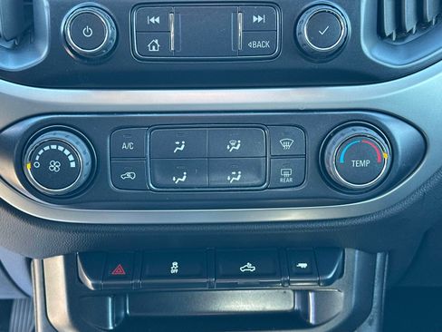 Used 2022 Chevrolet Colorado LT w/ LT Convenience Package image 11