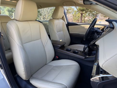 Used 2018 Toyota Avalon XLE image 36