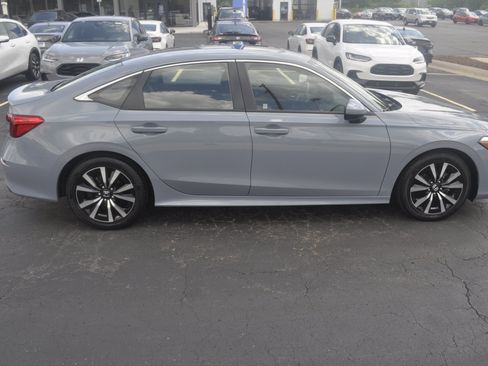 Used 2024 Honda Civic EX image 8