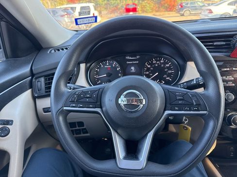 Used 2017 Nissan Rogue S w/ S Appearance Package image 10