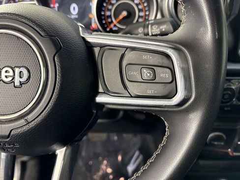 Used 2023 Jeep Gladiator Overland AWD/4WD image 12