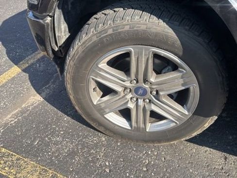 Used 2019 Ford F150 Lariat w/ Equipment Group 502A Luxury image 4