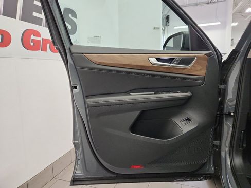 New 2026 Volkswagen Atlas SE FWD image 8