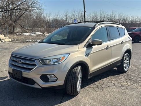 Certified 2018 Ford Escape SE w/ SE Sync 3 Package image 6
