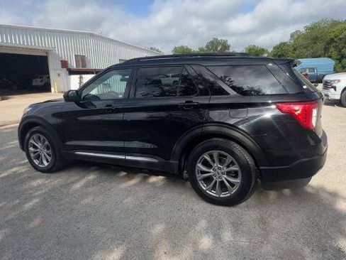 Used 2021 Ford Explorer XLT w/ Equipment Group 202A RWD image 6