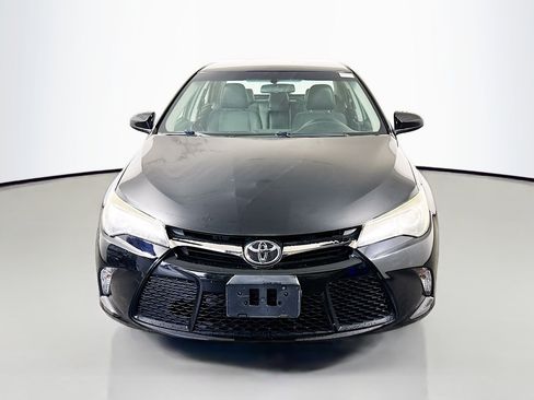 Used 2016 Toyota Camry SE image 2