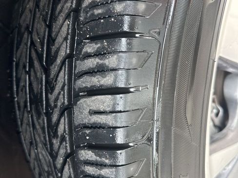 Used 2021 Subaru Ascent Premium image 4