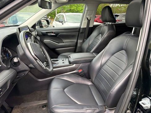 Used 2023 Toyota Highlander XLE AWD/4WD image 27