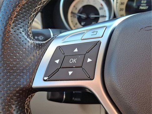 Used 2014 Mercedes-Benz E 350 4MATIC Sedan image 23