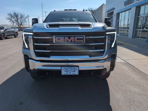 Used 2025 GMC Sierra 2500 SLE w/ SLE Value Package; image 3