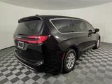New 2025 Chrysler Pacifica Select image 4