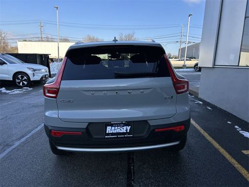 Certified 2024 Volvo XC40 B5 Plus image 7