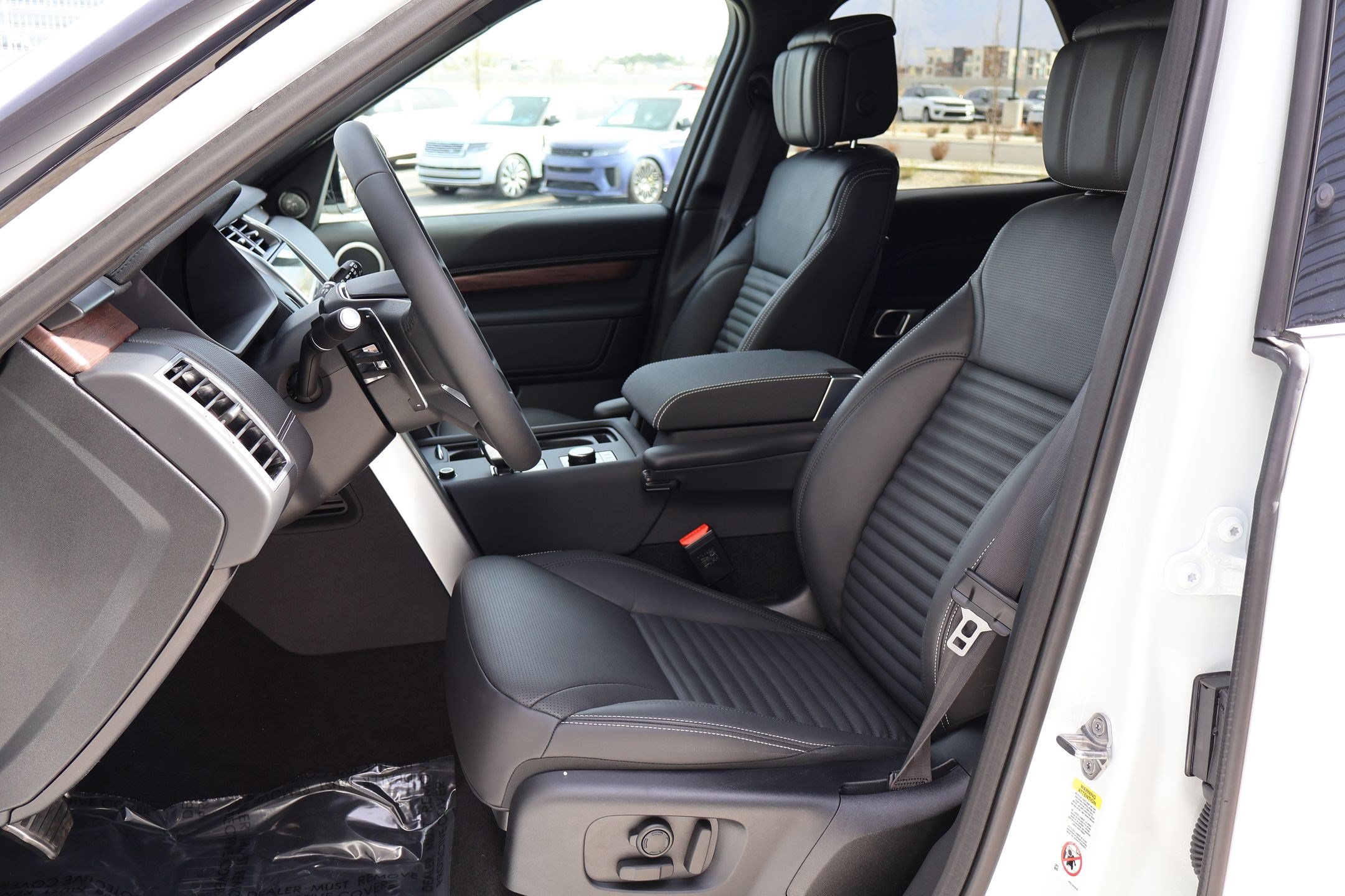New 2026 Land Rover Discovery Dynamic SE AWD/4WD image 17