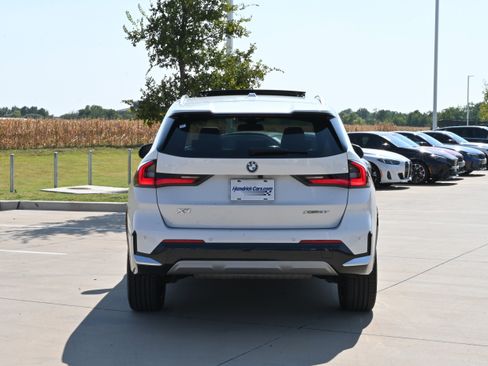 Used 2026 BMW X1 xDrive28i AWD/4WD image 7