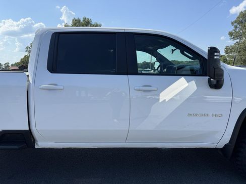 Used 2023 Chevrolet Silverado 2500 LT AWD/4WD image 33
