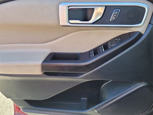 Used 2020 Ford Explorer XLT image 21