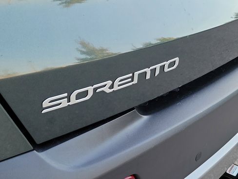 Used 2023 Kia Sorento SX Prestige image 11